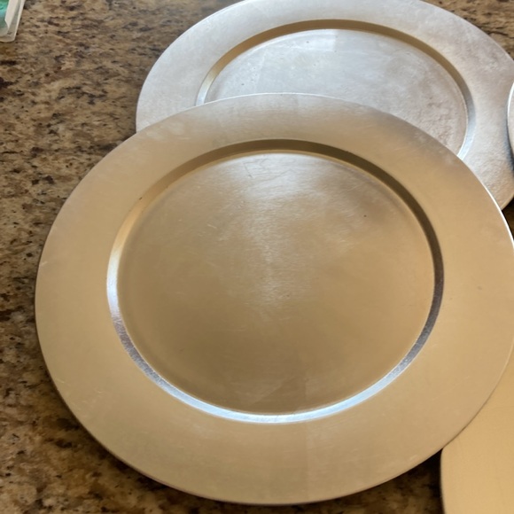 Set of 4 silver charger plates - Picture 3 of 3